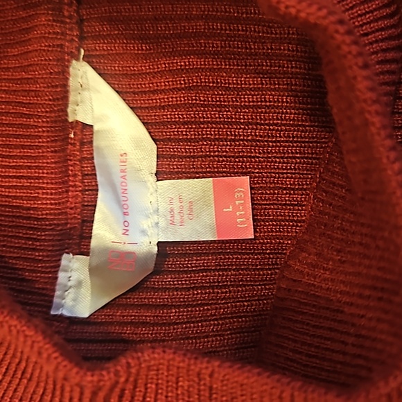 Burgundy Red Ribbed Stretchy Sweater with keyhole cut out - Picture 5 of 5